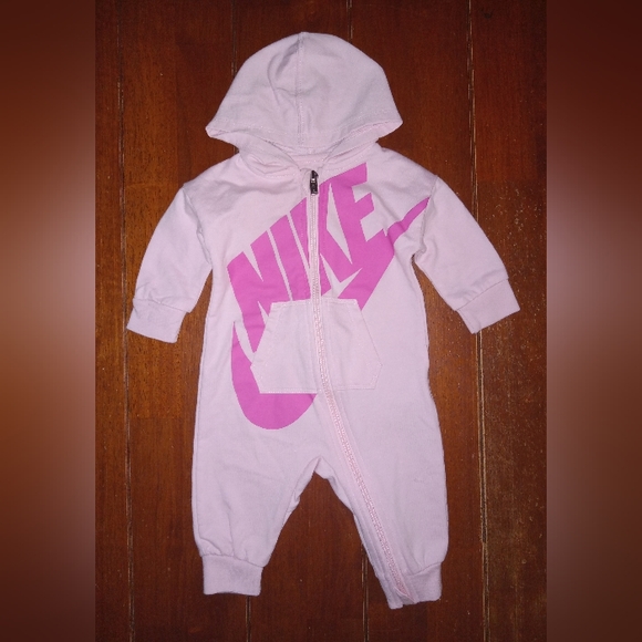 Girls Nike hooded full bodysuit - Picture 2 of 10